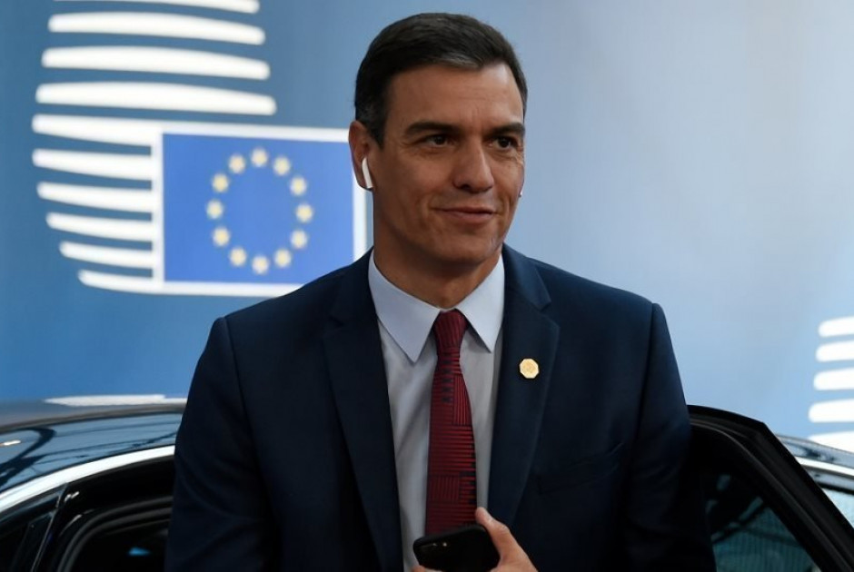Ο Ισπανός πρωθυπουργός Σάντσεθ απορρίπτει κατηγορίες και μιλά για «απειλές» και «εκβιασμούς»