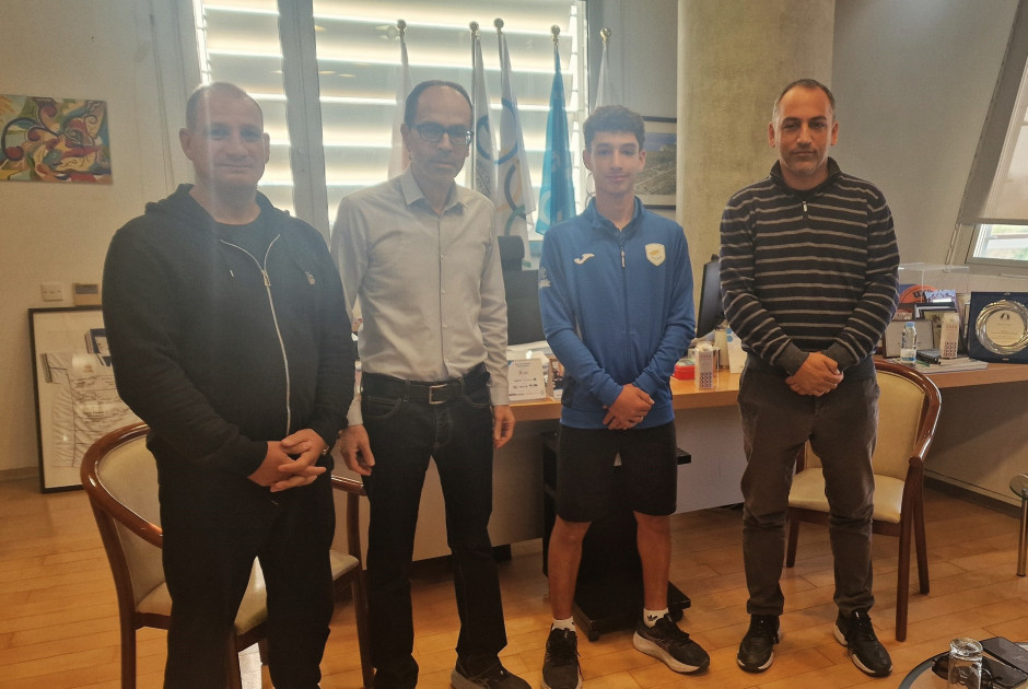 Συνάντηση Προέδρου ΚΟΕ με τον νεαρό αντισφαιριστή Αναστάση Μωσαϊκό νούμερο 1 στην Ευρωπαϊκή κατάταξη U14