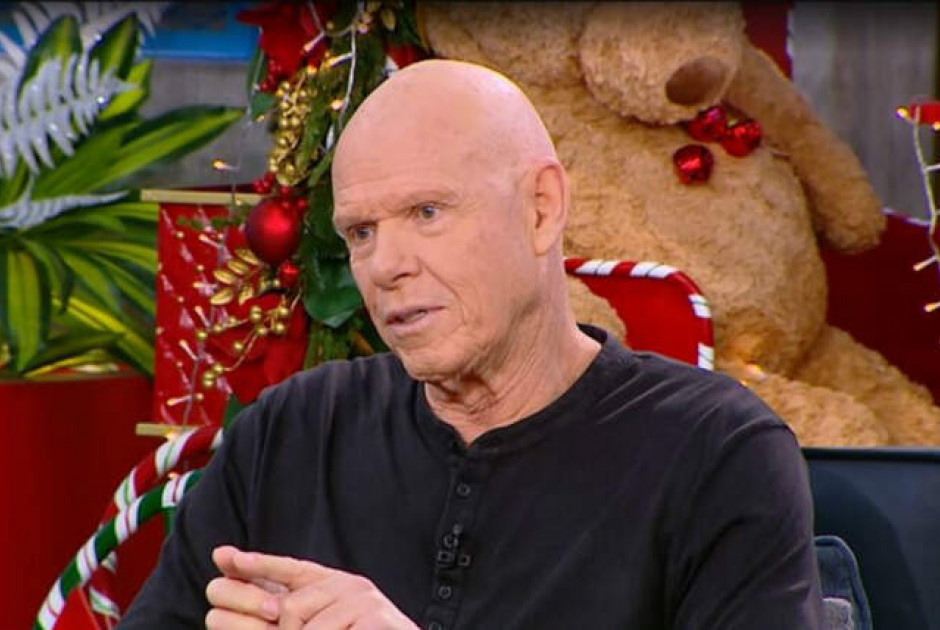 Τζώνη Καλημέρης: Αυτός είναι ο λόγος που φόρεσε στέμμα στον γάμο του με την Ελπίδα Ιακωβίδου