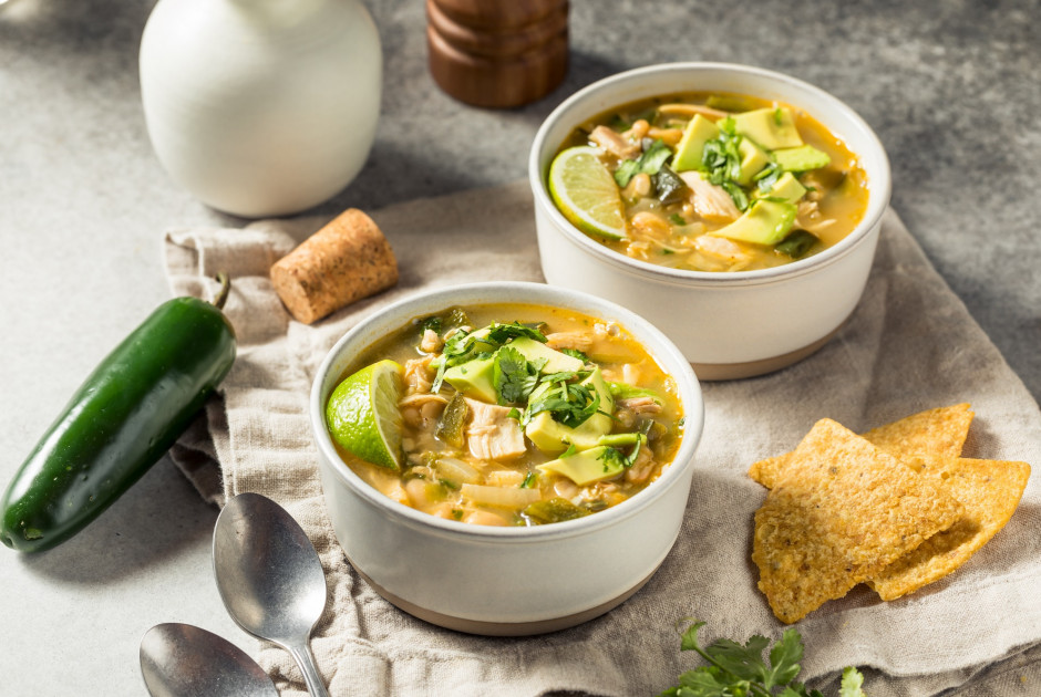 White Chicken Chili: Η χειμωνιάτικη σούπα που σάρωσε στο Google το 2025