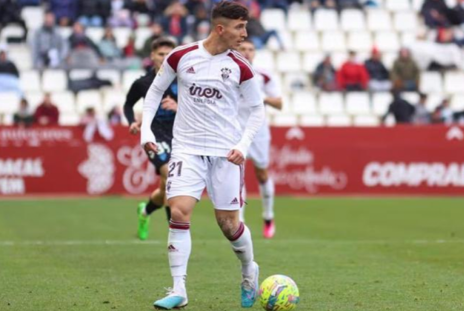 &Phi;έ&rho;&nu;&epsilon;&iota; &tau;&omicron;&nu; &Iota;&sigma;&pi;&alpha;&nu;ό&sigmaf; &phi;&omicron;&rho; &Nu;&tau;ά&nu;&iota; &Epsilon;&sigma;&kappa;&rho;ί&tau;&sigma;&epsilon;