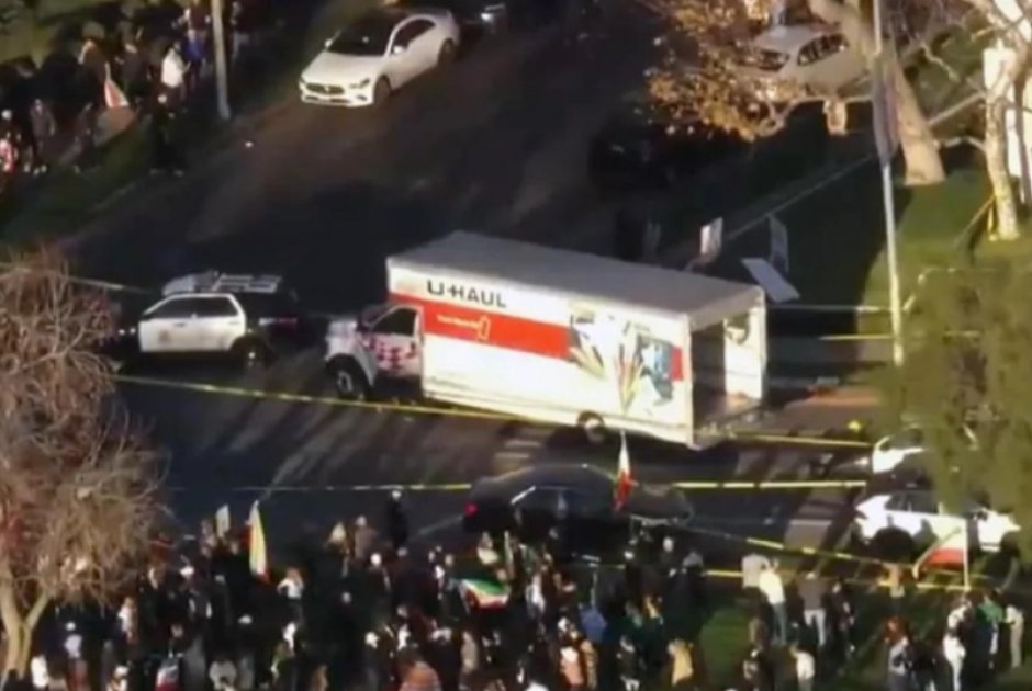 ΗΠΑ: Φορτηγό έπεσε πάνω σε διαδηλωτές που έκαναν πορεία υπέρ του Ιραν (ΒΙΝΤΕΟ)