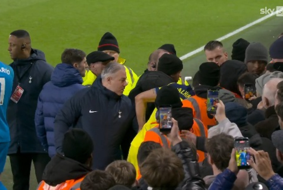 ΧΑΜΟΣ ΣΤΗΝ ΤΟΤΕΝΑΜ: Καυγάς παικτών – οπαδών και ξέσπασμα Ρομέρο κατά της διοίκησης (ΒΙΝΤΕΟ)