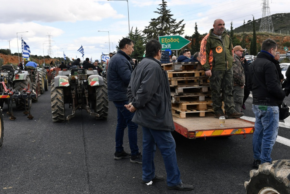 &Epsilon;&lambda;&lambda;ά&delta;&alpha;: 48&omega;&rho;&omicron;&sigmaf; &alpha;&pi;&omicron;&kappa;&lambda;&epsilon;&iota;&sigma;&mu;ό&sigmaf; &epsilon;&theta;&nu;&iota;&kappa;ώ&nu; &omicron;&delta;ώ&nu; &alpha;&pi;ό &alpha;&gamma;&rho;ό&tau;&epsilon;&sigmaf; &Pi;έ&mu;&pi;&tau;&eta; &kappa;&alpha;&iota; &Pi;&alpha;&rho;&alpha;&sigma;&kappa;&epsilon;&upsilon;ή