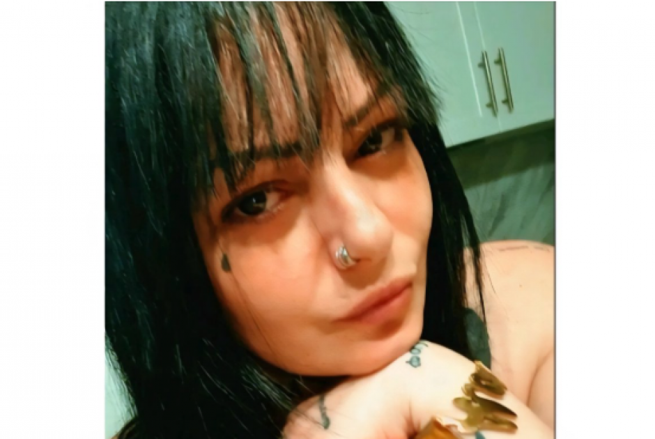 &laquo;Annie Alexui&raquo;: &Pi;&lambda;&eta;&theta;&alpha;ί&nu;&omicron;&upsilon;&nu; &tau;&alpha; &epsilon;&rho;&omega;&tau;ή&mu;&alpha;&tau;&alpha; &ndash; &Delta;ώ&delta;&epsilon;&kappa;&alpha; &epsilon;&nu;&tau;ά&lambda;&mu;&alpha;&tau;&alpha; &kappa;&alpha;&iota; &mu;&epsilon;&tau;ά ή&rho;&theta;&epsilon; &eta;&hellip; &alpha;&nu;&alpha;&kappa;&omicron;ί&nu;&omega;&sigma;&eta; (&Beta;&Iota;&Nu;&Tau;&Epsilon;&Omicron;)