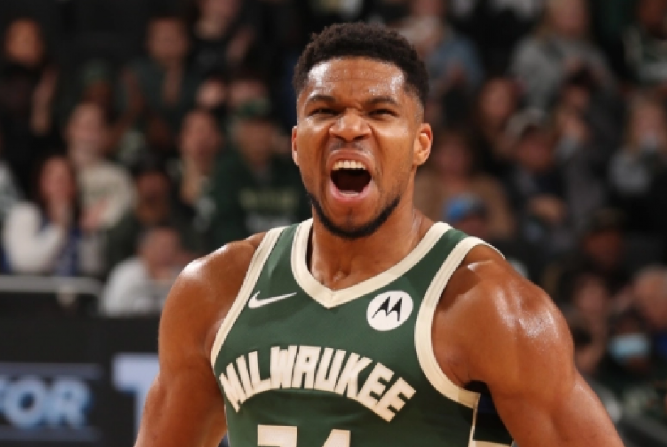 Λέικερς – Μπακς 101-105: Ο ηγέτης Γιάννης… κλείδωσε τον ΛεΜπρόν και καθάρισε τους λιμνάνθρωπους