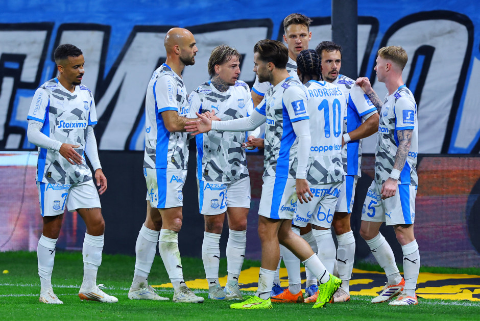 &Alpha;&pi;ό&lambda;&lambda;&omega;&nu; - &Alpha;&kappa;&rho;ί&tau;&alpha;&sigmaf; 4-0: &Mu;&epsilon; &tau;&omicron;&nu; &Lambda;&omicron;&sigma;ά&delta;&alpha; &sigma;&tau;&omicron;&nu; &pi;ά&gamma;&kappa;&omicron; &tau;&omicron;&upsilon; &epsilon;ί&nu;&alpha;&iota; &alpha;&pi;&omicron;&lambda;&alpha;&upsilon;&sigma;&tau;&iota;&kappa;ό&sigmaf; &kappa;&alpha;&iota; &alpha;&nu;&alpha;&mu;έ&nu;&epsilon;&iota; &tau;&alpha; &nu;&tau;έ&rho;&mu;&pi;&iota; (&sigma;&tau;&iota;&gamma;