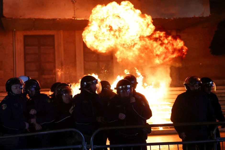 &Pi;&upsilon;&rho;&omicron;&beta;&omicron;&lambda;&iota;&sigma;&mu;&omicron;ί &kappa;&omicron;&nu;&tau;ά &sigma;&tau;&omicron; &pi;&rho;&omicron;&epsilon;&delta;&rho;&iota;&kappa;ό &mu;έ&gamma;&alpha;&rho;&omicron; &tau;&eta;&sigmaf; &Beta;&epsilon;&nu;&epsilon;&zeta;&omicron;&upsilon;έ&lambda;&alpha;&sigmaf;