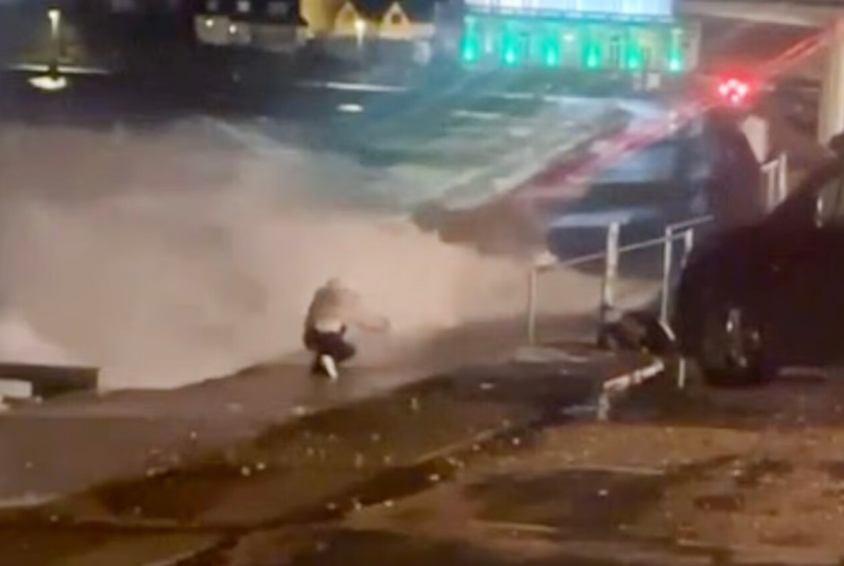 Ρίσκαρε τη ζωή της για μια selfie εν μέσω καταιγίδας (ΒΙΝΤΕΟ)