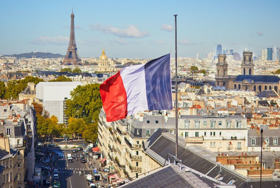 &Gamma;&alpha;&lambda;&lambda;ί&alpha;: X&alpha;&iota;&rho;&epsilon;&tau;ί&zeta;&epsilon;&iota; &tau;&eta;&nu; &sigma;&upsilon;&mu;&phi;&omega;&nu;ί&alpha; &tau;&omega;&nu; &Kappa;&omicron;ύ&rho;&delta;&omega;&nu; &tau;&eta;&sigmaf; &Sigma;&upsilon;&rho;&iota;&alpha;&sigmaf; &mu;&epsilon; &tau;&eta;&nu; &Delta;&alpha;&mu;&alpha;&sigma;&kappa;ό