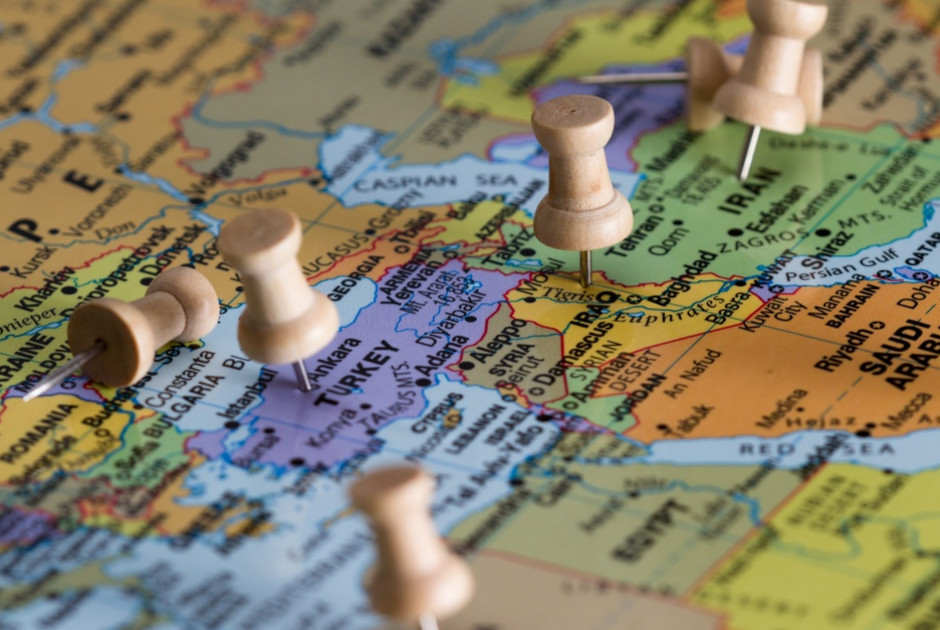 &Omicron;&iota; &delta;έ&kappa;&alpha; &kappa;&omicron;&rho;&upsilon;&phi;&alpha;ί&epsilon;&sigmaf; &gamma;&epsilon;&omega;&pi;&omicron;&lambda;&iota;&tau;&iota;&kappa;έ&sigmaf; &epsilon;&xi;&epsilon;&lambda;ί&xi;&epsilon;&iota;&sigmaf; &gamma;&iota;&alpha; &tau;&omicron; 2026, &sigma;ύ&mu;&phi;&omega;&nu;&alpha; &mu;&epsilon; έ&kappa;&theta;&epsilon;&sigma;&eta; &tau;&eta;&sigmaf; &Epsilon;&Upsilon;