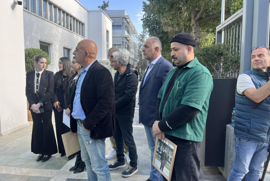 Συμβαίνει τώρα: Διαμαρτυρία Ιρανών έξω από την Βουλή (ΒΙΝΤΕΟ&amp;ΦΩΤΟΣ)