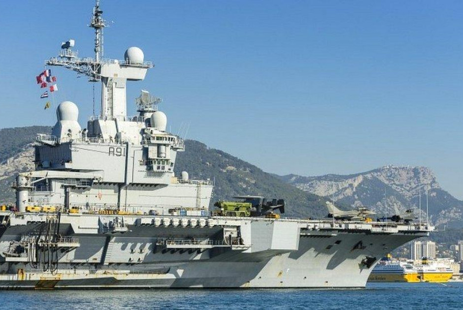 &Gamma;&alpha;&lambda;&lambda;&iota;&kappa;ό &Nu;&alpha;&upsilon;&tau;&iota;&kappa;ό &mu;&pi;&lambda;ό&kappa;&alpha;&rho;&epsilon; &delta;&epsilon;&xi;&alpha;&mu;&epsilon;&nu;ό&pi;&lambda;&omicron;&iota;&omicron;: &Psi;&epsilon;&upsilon;&delta;ή&sigmaf; &sigma;&eta;&mu;&alpha;ί&alpha; &kappa;&alpha;&iota; ύ&pi;&omicron;&pi;&tau;&omicron; &rho;&omega;&sigma;&iota;&kappa;ό &pi;&epsilon;&tau;&rho;έ&lambda;&alpha;&iota;&omicron;