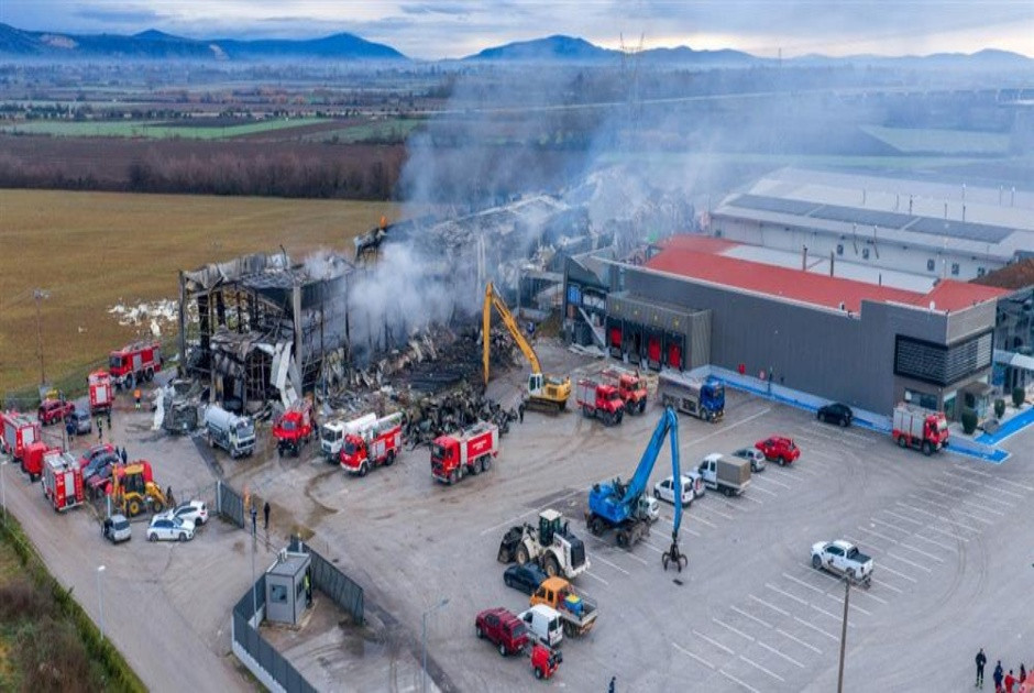 &Beta;&iota;&omicron;&lambda;ά&nu;&tau;&alpha;: &Sigma;&tau;&omicron; &mu;&iota;&kappa;&rho;&omicron;&sigma;&kappa;ό&pi;&iota;&omicron; &omicron;&iota; ά&delta;&epsilon;&iota;&epsilon;&sigmaf; &gamma;&iota;&alpha; &tau;&iota;&sigmaf; &delta;&epsilon;&xi;&alpha;&mu;&epsilon;&nu;έ&sigmaf;