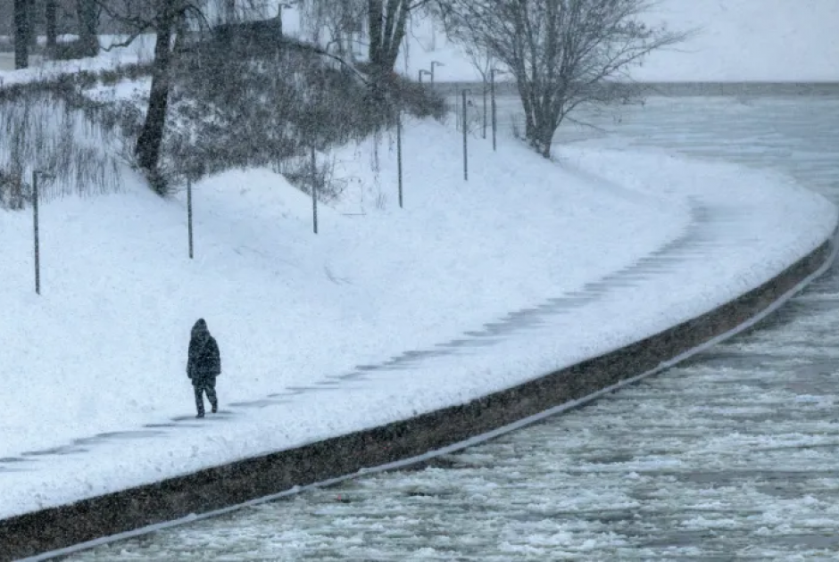 Σε κλοιό κακοκαιρίας η Ευρώπη: Σφοδρές χιονοπτώσεις, θυελλώδεις άνεμοι και πολικές θερμοκρασίες