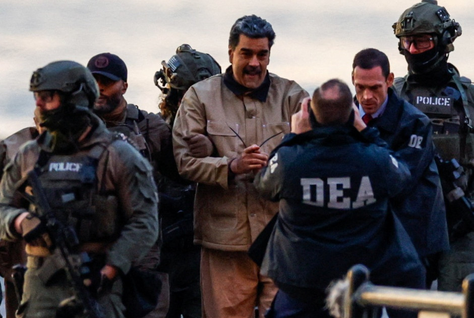 Στο εδώλιο ο Μαδούρο: Καθ’ οδόν προς το δικαστήριο στις ΗΠΑ