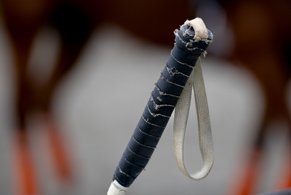 Ζευγάρι υποβλήθηκε σε δημόσια μαστίγωση για εξωγαμιαίες σχέσεις στην Ινδονησία