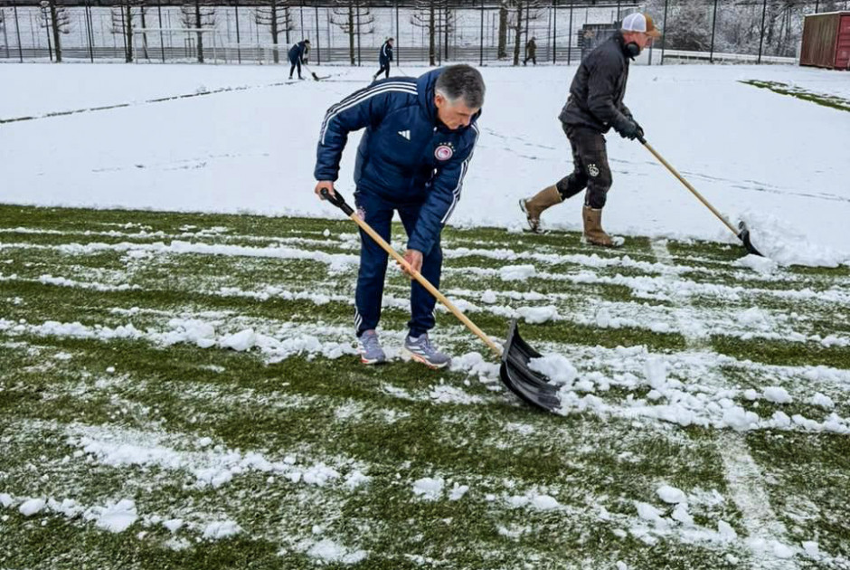&Omicron; &Mu;&epsilon;&nu;&tau;&iota;&lambda;ί&mu;&pi;&alpha;&rho; &kappa;&alpha;&theta;&alpha;&rho;ί&zeta;&epsilon;&iota; &tau;&alpha; &chi;&iota;ό&nu;&iota;&alpha; &mu;&epsilon; &phi;&tau;&upsilon;ά&rho;&iota; &gamma;&iota;&alpha; &nu;&alpha; &gamma;ί&nu;&epsilon;&iota; &eta; &pi;&rho;&omicron;&pi;ό&nu;&eta;&sigma;&eta;