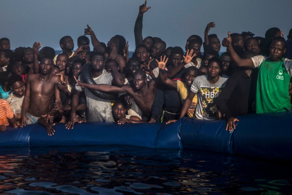 Τραγωδία στη θάλασσα: Τουλάχιστον 31 νεκροί σε ναυάγιο σκάφους με μετανάστες