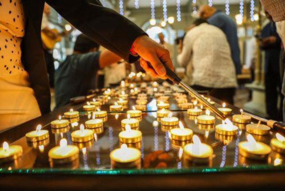 &Upsilon;&Pi;&Epsilon;&Xi;: &Tau;&iota;&mu;ά &tau;&eta; &mu;&nu;ή&mu;&eta; &theta;&upsilon;&mu;ά&tau;&omega;&nu; &Omicron;&lambda;&omicron;&kappa;&alpha;&upsilon;&tau;ώ&mu;&alpha;&tau;&omicron;&sigmaf; - &Epsilon;&pi;&alpha;&nu;&alpha;&beta;&epsilon;&beta;&alpha;&iota;ώ&nu;&epsilon;&iota; &tau;&eta; &delta;έ&sigma;&mu;&epsilon;&upsilon;&sigma;&eta; &kappa;&alpha;&tau;ά &alpha;&nu;&tau;&iota;&sigma;&eta;&mu;&iota;&tau;&iota;&sigma;&mu;&omicron;ύ