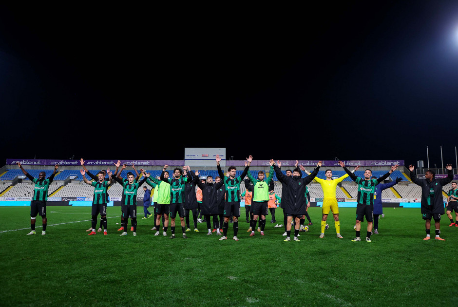 Παίκτες και κόσμος έγιναν ένα: Έτσι πανηγύρισαν το μεγάλο ΤΡΙΠΟΝΤΟ στον Ολυμπιακό (ΒΙΝΤΕΟ)