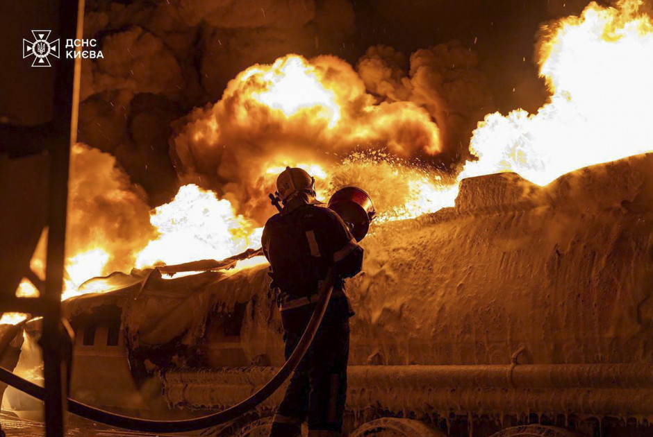 T&rho;&epsilon;&iota;&sigmaf; &nu;&epsilon;&kappa;&rho;&omicron;ί &sigma;&epsilon; &rho;&omega;&sigma;&iota;&kappa;έ&sigmaf; &epsilon;&pi;&iota;&theta;έ&sigma;&epsilon;&iota;&sigmaf; &sigma;&epsilon; &Omicron;&delta;&eta;&sigma;&sigma;ό, &Zeta;&alpha;&pi;&omicron;&rho;ί&zeta;&iota;&alpha; &kappa;&alpha;&iota; &Chi;ά&rho;&kappa;&omicron;&beta;&omicron;