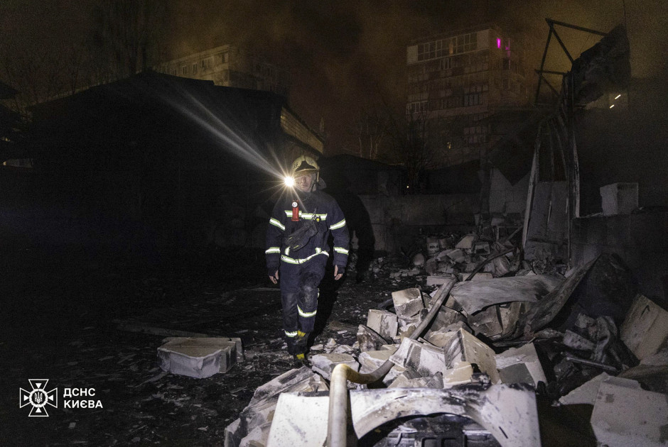 &Pi;ό&lambda;&epsilon;&mu;&omicron;&sigmaf; &Rho;&omega;&sigma;ί&alpha; - &Omicron;&upsilon;&kappa;&rho;&alpha;&nu;ί&alpha;: &Tau;&omicron;&upsilon;&lambda;ά&chi;&iota;&sigma;&tau;&omicron;&nu; &tau;&rho;&epsilon;&iota;&sigmaf; &nu;&epsilon;&kappa;&rho;&omicron;ί