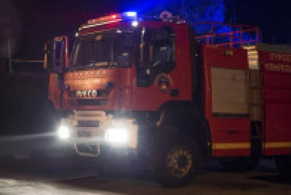 &Sigma;&upsilon;&nu;&alpha;&gamma;&epsilon;&rho;&mu;ό&sigmaf; &tau;&alpha; &mu;&epsilon;&sigma;ά&nu;&upsilon;&chi;&tau;&alpha; - &Phi;&omega;&tau;&iota;ά &sigma;&epsilon; &omicron;&iota;&kappa;ί&alpha; &sigma;&tau;&omicron;&nu; Ά&gamma;&iota;&omicron; &Theta;&epsilon;ό&delta;&omega;&rho;&omicron;