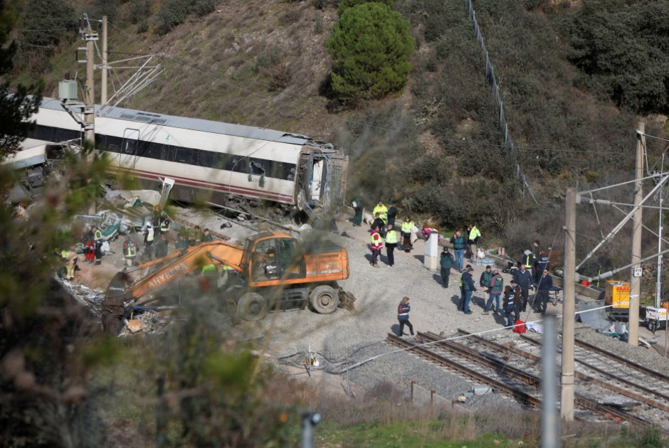 H Κυβέρνηση της Ισπανίας αποκλείει το ενδεχόμενο δολιοφθοράς στον σιδηρόδρομο