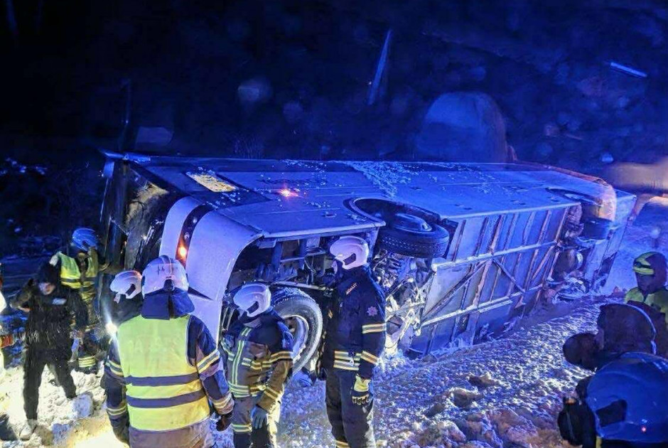 Ανατράπηκε λεωφορείο που μετέφερε την Εθνική Κύπρου Χάντμπολ στην Εσθονία