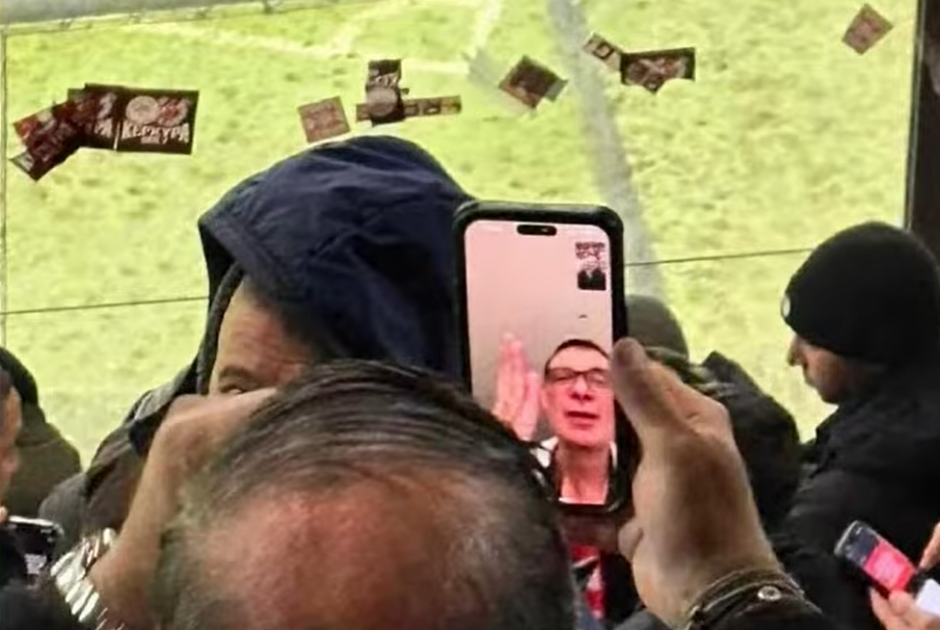 &Omicron; &Mu;&pi;&alpha;&rho;&tau;&zeta;ώ&kappa;&alpha;&sigmaf; &epsilon;&mu;&phi;&alpha;&nu;ί&sigma;&tau;&eta;&kappa;&epsilon; &sigma;&epsilon; &beta;&iota;&nu;&tau;&epsilon;&omicron;&kappa;&lambda;ή&sigma;&eta; &sigma;&tau;&eta; &laquo;&Gamma;&iota;ό&chi;&alpha;&nu; &Kappa;&rho;ό&iota;&phi; &Alpha;&rho;έ&nu;&alpha;&raquo; &kappa;&alpha;&iota; έ&gamma;&iota;&nu;&epsilon; viral