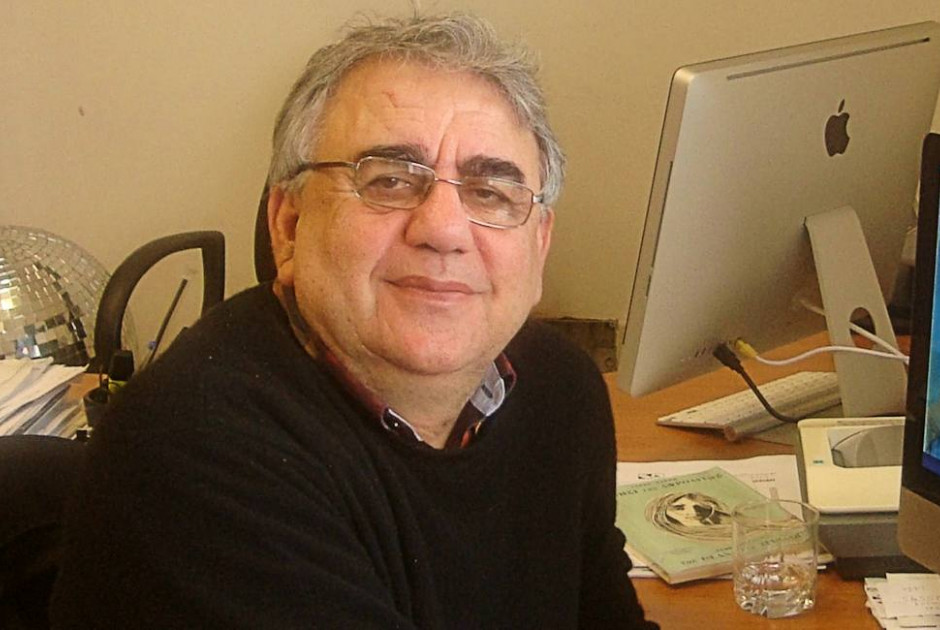 Έ&phi;&upsilon;&gamma;&epsilon; &alpha;&pi;ό &tau;&eta; &zeta;&omega;ή &omicron; &sigma;&kappa;&eta;&nu;&omicron;&gamma;&rho;ά&phi;&omicron;&sigmaf; &Kappa;ώ&sigma;&tau;&alpha;&sigmaf; &Kappa;&alpha;&upsilon;&kappa;&alpha;&rho;ί&delta;&eta;&sigmaf;