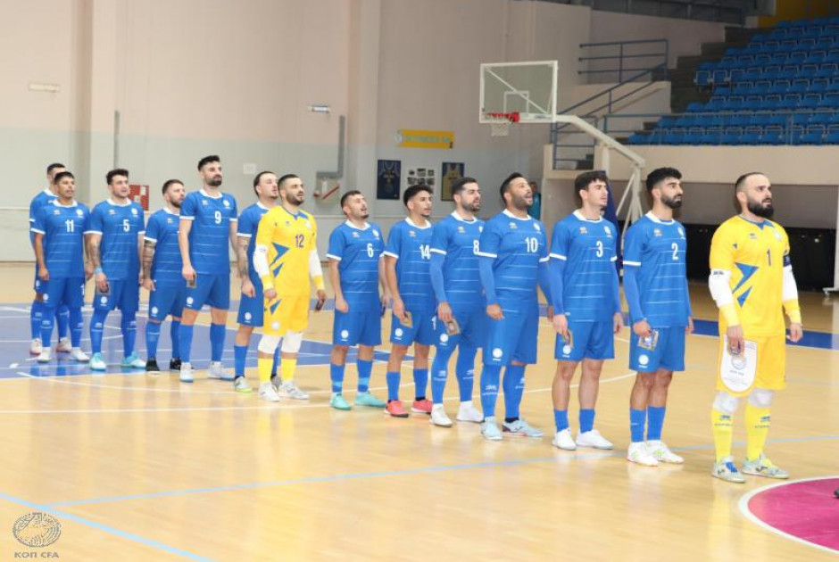 &Epsilon;&theta;&nu;&iota;&kappa;ή Futsal: &Eta; &kappa;&lambda;ή&sigma;&eta; &gamma;&iota;&alpha; &tau;&alpha; &phi;&iota;&lambda;&iota;&kappa;ά &mu;&epsilon; &tau;&omicron; &Mu;&alpha;&upsilon;&rho;&omicron;&beta;&omicron;ύ&nu;&iota;&omicron;