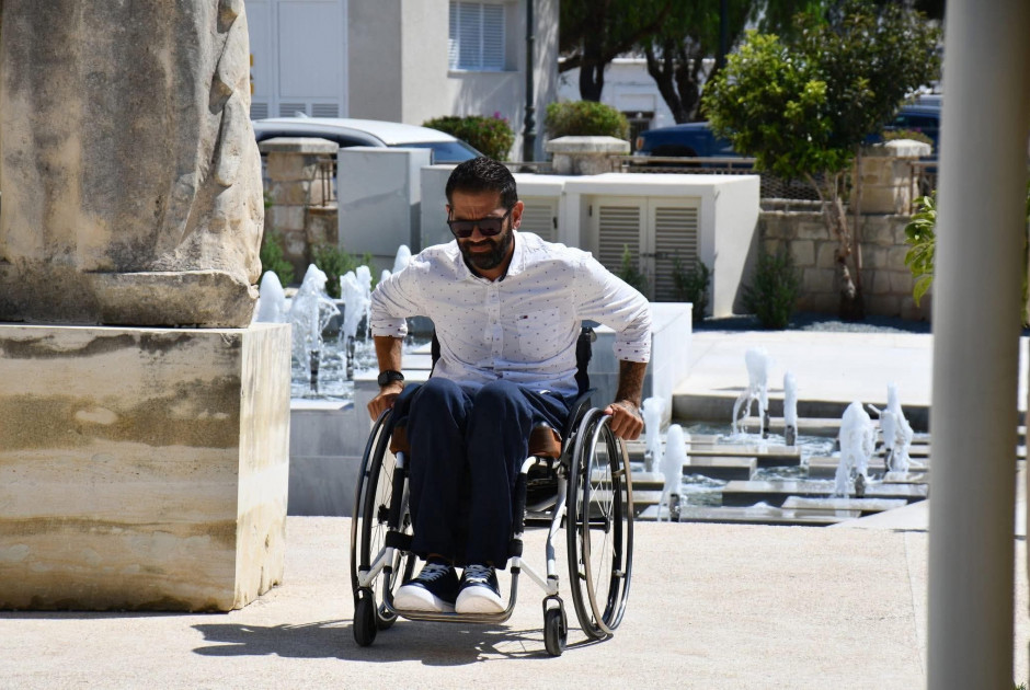 ;&Omega;&sigmaf; ά&tau;&omicron;&mu;&omicron; &mu;&epsilon; &alpha;&nu;&alpha;&pi;&eta;&rho;ί&alpha; &delta;&epsilon;&nu; &alpha;&pi;&omicron;&delta;έ&chi;&omicron;&mu;&alpha;&iota; &omicron;ύ&tau;&epsilon; &tau;&eta; &chi;&lambda;&eps