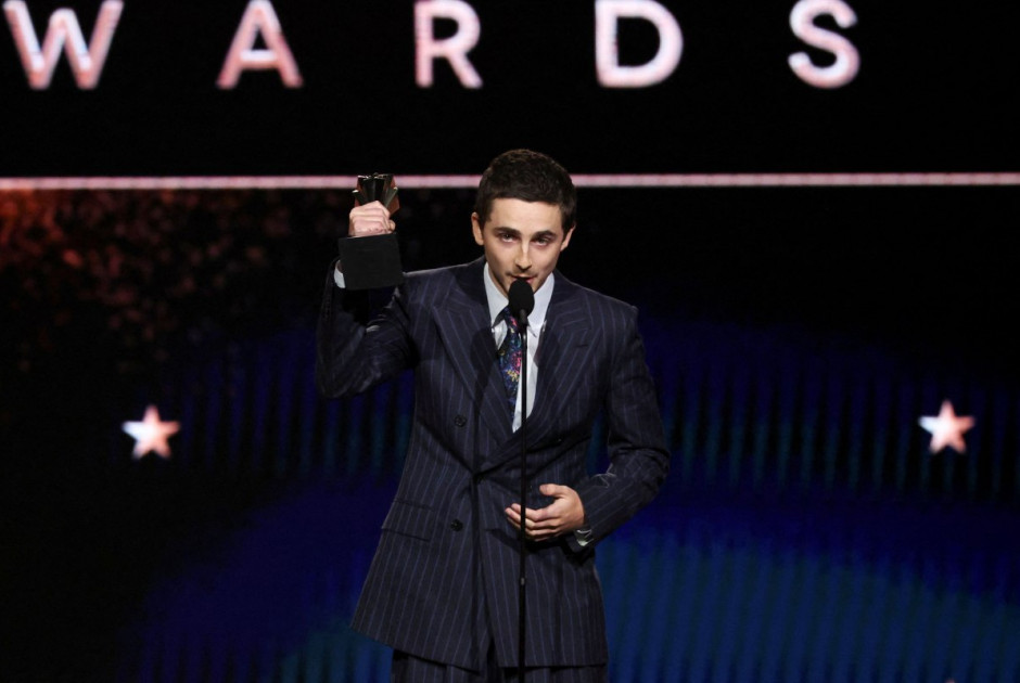 &Tau;&omicron; Marty Supreme &laquo;&chi;ά&rho;&iota;&sigma;&epsilon;&raquo; &sigma;&tau;&omicron;&nu; &Tau;&iota;&mu;&omicron;&tau;έ &Sigma;&alpha;&lambda;&alpha;&mu;έ &tau;&omicron; &pi;&rho;ώ&tau;&omicron; &tau;&omicron;&upsilon; &mu;&epsilon;&gamma;ά&lambda;&omicron; &beta;&rho;&alpha;&beta;&epsilon;ί&omicron;