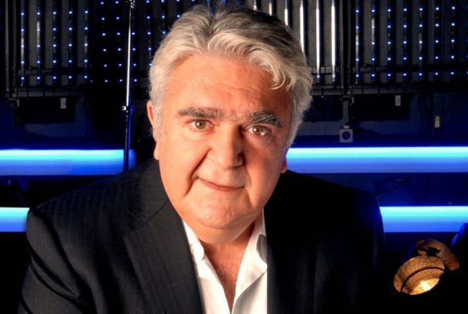 &Sigma;&tau;&omicron; &nu;&omicron;&sigma;&omicron;&kappa;&omicron;&mu;&epsilon;ί&omicron; &omicron; &Pi;&alpha;&sigma;&chi;ά&lambda;&eta;&sigmaf; &Tau;&epsilon;&rho;&zeta;ή&sigmaf;