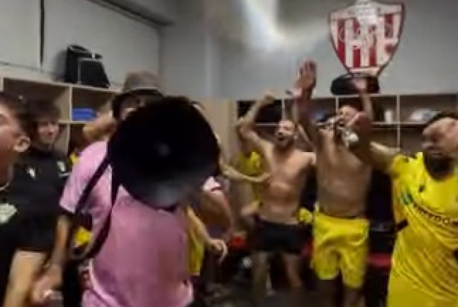 Ο ΠΡΟΕΔΡΟΣ ΤΡΕΛΑΘΗΚΕ: Έξαλλα πανηγύρια με μπροστάρη τον Γεβγκένι Σάβιν (ΒΙΝΤΕΟ)