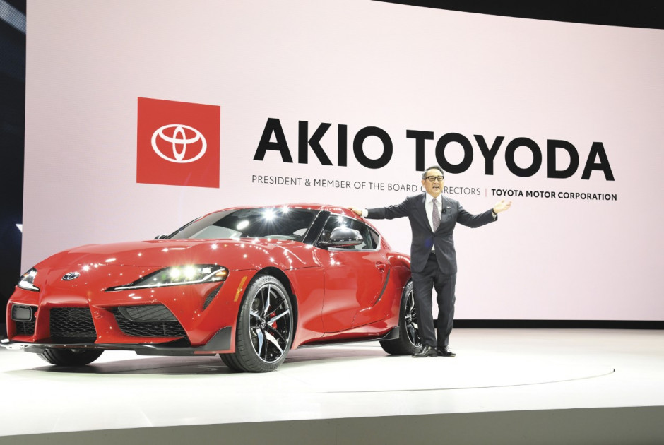 &Omicron; Akio Toyoda &tau;&iota;&mu;ά&tau;&alpha;&iota; &mu;&epsilon; &tau;&omicron; &ldquo;Golden Steering Wheel&rdquo;