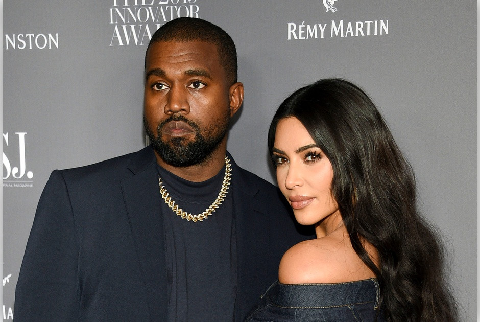 &Eta; &Kappa;&iota;&mu; &Kappa;&alpha;&rho;&nu;&tau;ά&sigma;&iota;&alpha;&nu; &phi;ό&rho;&epsilon;&sigma;&epsilon; &mu;&pi;&omicron;&tau;ά&kappa;&iota;&alpha; &tau;&eta;&sigmaf; &epsilon;&tau;&alpha;&iota;&rho;&epsilon;ί&alpha;&sigmaf; &tau;&omicron;&upsilon; &pi;&rho;ώ&eta;&nu; &tau;&eta;&sigmaf;, &Kappa;ά&nu;&iota;&epsilon; &Gamma;&omicron;&upsilon;έ&sigma;&tau;