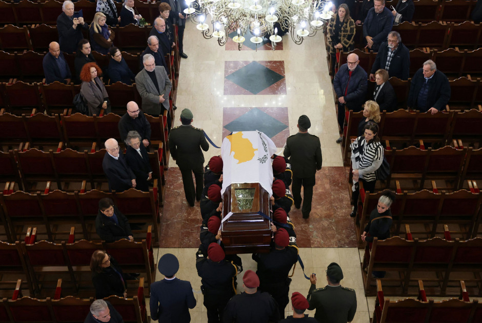 &Eta; &Kappa;ύ&pi;&rho;&omicron;&sigmaf; &alpha;&pi;&omicron;&chi;&alpha;&iota;&rho;&epsilon;&tau;ά &tau;&omicron;&nu; &pi;&rho;ώ&eta;&nu; &Pi;&rho;ό&epsilon;&delta;&rho;&omicron; &Gamma;&iota;ώ&rho;&gamma;&omicron; &Beta;&alpha;&sigma;&iota;&lambda;&epsilon;ί&omicron;&upsilon; - Έ&phi;&tau;&alpha;&sigma;&epsilon; &omicron; &Pi;&tau;&Delta; (&Phi;&Omega;&Tau;&Omicron;&Sigma;)