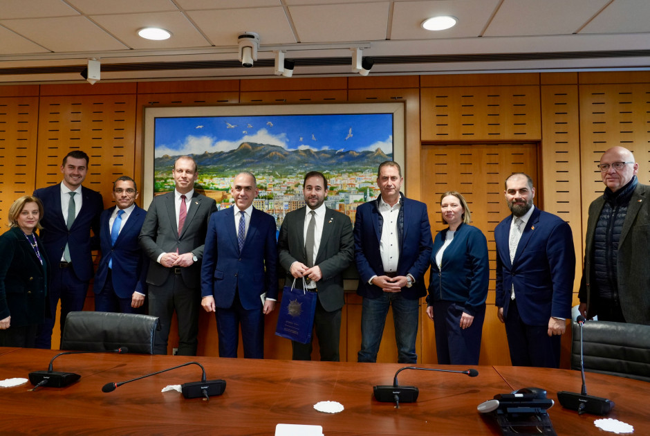 &Pi;&rho;&omicron;&epsilon;&delta;&rho;ί&alpha; &Epsilon;&Epsilon; &kappa;&alpha;&iota; &gamma;&epsilon;&omega;&pi;&omicron;&lambda;&iota;&tau;&iota;&kappa;έ&sigmaf; &epsilon;&xi;&epsilon;&lambda;ί&xi;&epsilon;&iota;&sigmaf; &sigma;&tau;&eta; &sigma;&upsilon;&nu;ά&nu;&tau;&eta;&sigma;&eta; &Beta;&omicron;&upsilon;&lambda;&epsilon;&upsilon;&tau;ώ&nu; &mu;&epsilon; &alpha;&nu;&tau;&iota;&pi;&rho;&omicron;&sigma;&omega;&pi;&epsilon;ί&alpha; Bundestag