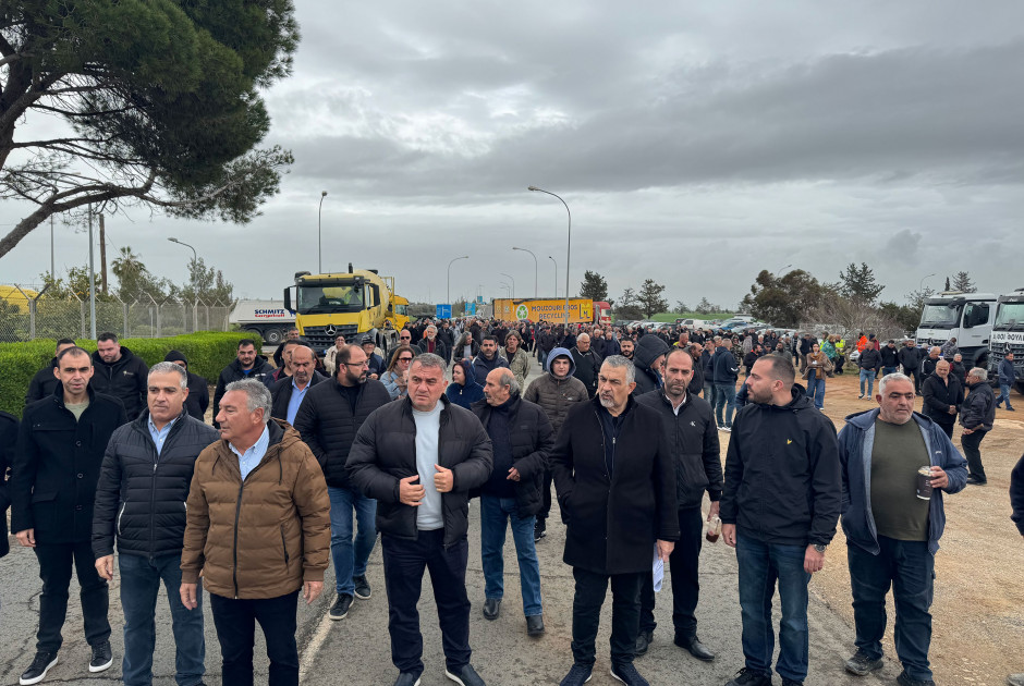 Εκδήλωση διαμαρτυρίας έξω από Βάσεις Δεκέλειας για πολεοδομικές ζώνες και λατομεία