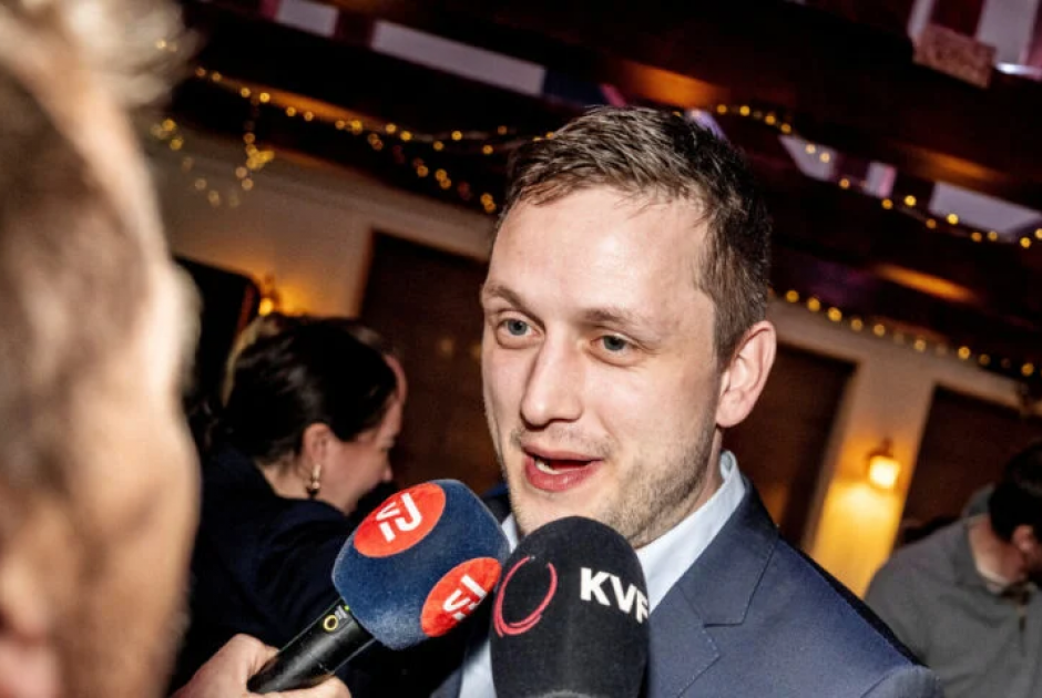 &laquo;&Omicron;&chi;&iota; ά&lambda;&lambda;&epsilon;&sigmaf; &phi;&alpha;&nu;&tau;&alpha;&sigma;&iota;ώ&sigma;&epsilon;&iota;&sigmaf; &pi;&rho;&omicron;&sigma;ά&rho;&tau;&eta;&sigma;&eta;&sigmaf;&raquo; - &Eta; &omicron;&rho;&gamma;&iota;&sigma;&mu;έ&nu;&eta; &alpha;&pi;ά&nu;&tau;&eta;&sigma;&eta; &tau;&omicron;&upsilon; &pi;&rho;&omega;&theta;&upsilon;&pi;&omicron;&upsilon;&rho;&gamma;&omicron;ύ &tau;&eta;&sigmaf; &Gamma;&rho;&omicron;&iota;&lambda;&alpha;&nu;&delta;ί&alpha;&sigmaf; &gamma;&iota;&alpha; &alpha;&pi;&epsilon;