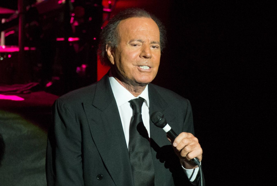 Julio Iglesias: Δύο πρώην εργαζόμενές του τον κατηγορούν για σεξουαλική κακοποίηση