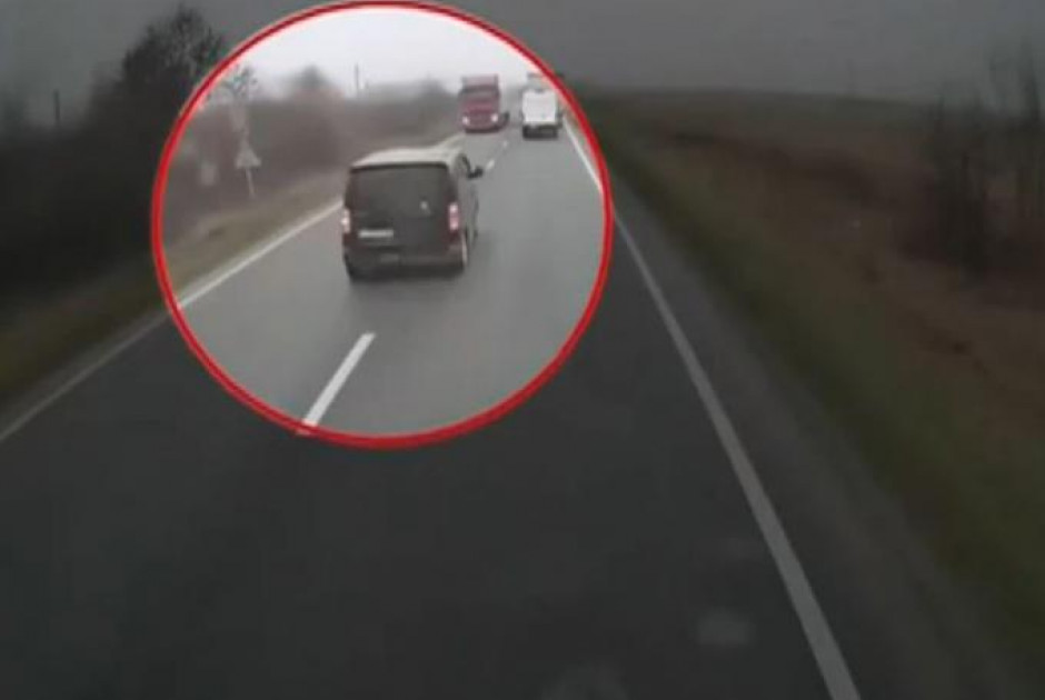 &laquo;&Tau;&omicron; &tau;&iota;&mu;ό&nu;&iota; &delta;&epsilon;&nu; &mu;&pi;&omicron;&rho;&epsilon;ί &nu;&alpha; &mu;&pi;&lambda;ό&kappa;&alpha;&rho;&epsilon;, &gamma;&iota;&alpha;&tau;ί &epsilon;&nu;&epsilon;&rho;&gamma;&omicron;&pi;&omicron;&iota;ή&theta;&eta;&kappa;&epsilon; &tau;&omicron; &phi;&lambda;&alpha;&sigmaf;&raquo;: &Tau;&iota; &pi;&rho;&omicron;&kappa;ά&lambda;&epsilon;&sigma;&epsilon; &tau;&omicron; &tau;&rho;&omicron;&chi;&alpha;ί&omicron; &sigma;&tau;&eta; &Rho;&omicron;&upsilon;&mu;&alpha;&nu;