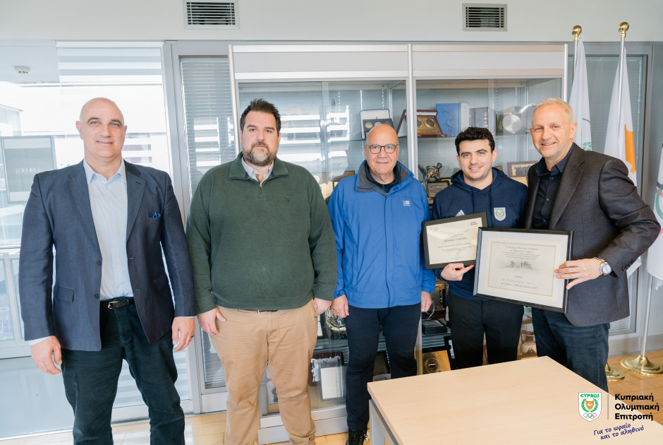 Ό&tau;&alpha;&nu; &eta; &sigma;&tau;ή&rho;&iota;&xi;&eta; &gamma;ί&nu;&epsilon;&tau;&alpha;&iota; &delta;ύ&nu;&alpha;&mu;&eta;: &Tau;&omicron; &epsilon;&upsilon;&chi;&alpha;&rho;&iota;&sigma;&tau;ώ &tau;&omicron;&upsilon; &Alpha;&lambda;έ&xi;&alpha;&nu;&delta;&rho;&omicron;&upsilon; &Tau;&omicron;&phi;&alpha;&lambda;ί&delta;&eta; &sigma;&tau;&eta;&nu; &Kappa;&upsilon;&pi;&rho;&iota;&alpha;&kappa;ή &Omicron;&lambda;&upsilon;&mu;&pi;&iota;&alpha;&kappa;ή &Epsilon;&pi;&iota;&tau;&rho;&omicron;&pi;ή