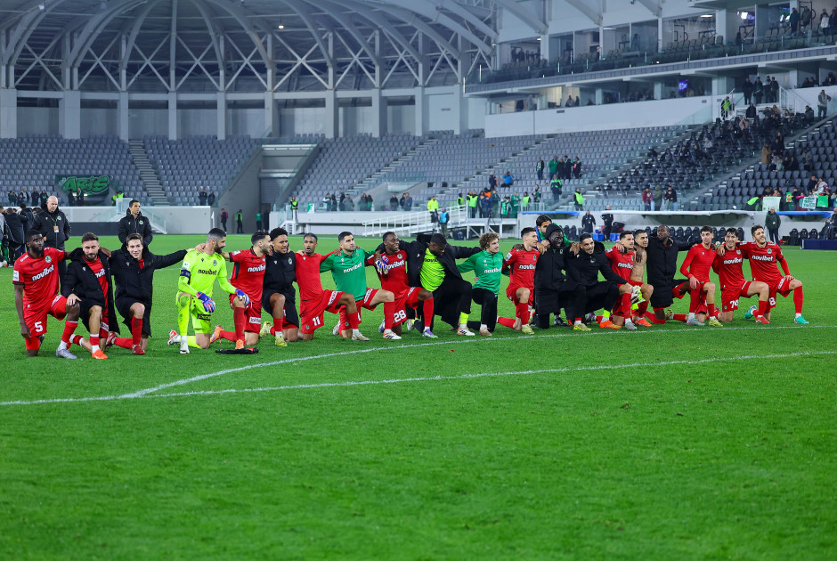 &Beta;&Iota;&Nu;&Tau;&Epsilon;&Omicron; &Alpha;&Nu;&Tau;1: Έ&kappa;&alpha;&nu;&alpha;&nu; έ&delta;&rho;&alpha; &tau;&omicron;&upsilon;&sigmaf; &tau;&omicron; &sigma;&tau;ά&delta;&iota;&omicron; &Alpha;&lambda;&phi;&alpha;&mu;έ&gamma;&alpha; &omicron;&iota; &Omicron;&mu;&omicron;&nu;&omicron;&iota;ά&tau;&epsilon;&sigmaf;- &Omicron;&iota; &pi;&alpha;&nu;&eta;&gamma;&upsilon;&rho;&iota;&sigma;&mu;&omicron;ί &mu;&epsilon;&tau;ά &tau;&eta; &nu;ί&kappa;&eta;