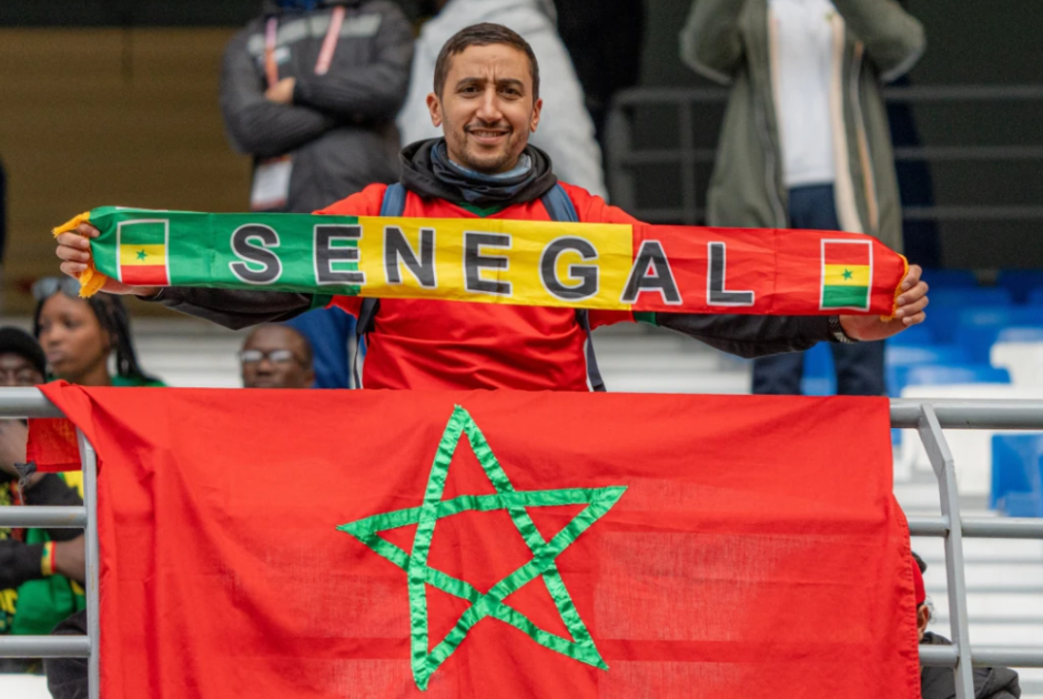 Η αγάπη θα παύσει για 90 λεπτά: Γιατί οι Σενεγαλέζοι και οι Μαροκινοί υποστηρίζουν ο ένας τον άλλον; (BINTEO)