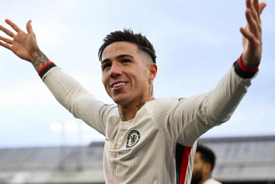 &Pi;&epsilon;&rho;ί&pi;&alpha;&tau;&omicron;&sigmaf; &gamma;&iota;&alpha; &Tau;&sigma;έ&lambda;&sigma;&iota;, &Beta;ί&lambda;&alpha; &pi;&omicron;&upsilon;&hellip; &delta;&alpha;&gamma;&kappa;ώ&nu;&epsilon;&iota; &kappa;&alpha;&iota; &laquo;&alpha;&nu;ά&sigma;&alpha;&raquo; &gamma;&iota;&alpha; &Phi;ό&rho;&epsilon;&sigma;&tau;!