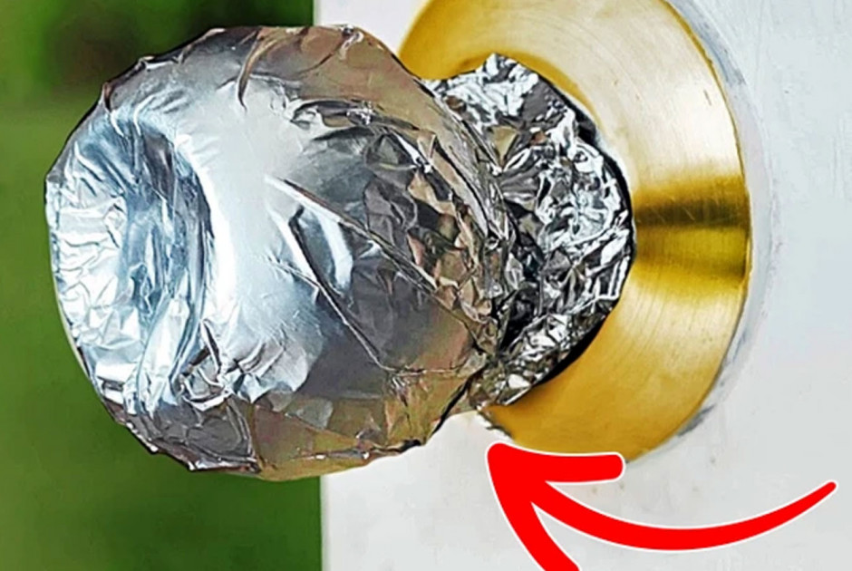 Τι είναι το κόλπο με το αλουμινόχαρτο στο πόμολο της πόρτας που έγινε viral στο TikTok